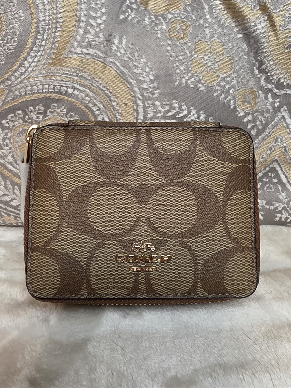 COACH SIGNATURE C ZIPPER PILL BOX